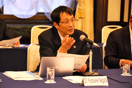 国立大学協会や日英大学間の交流について説明する永田副会長
